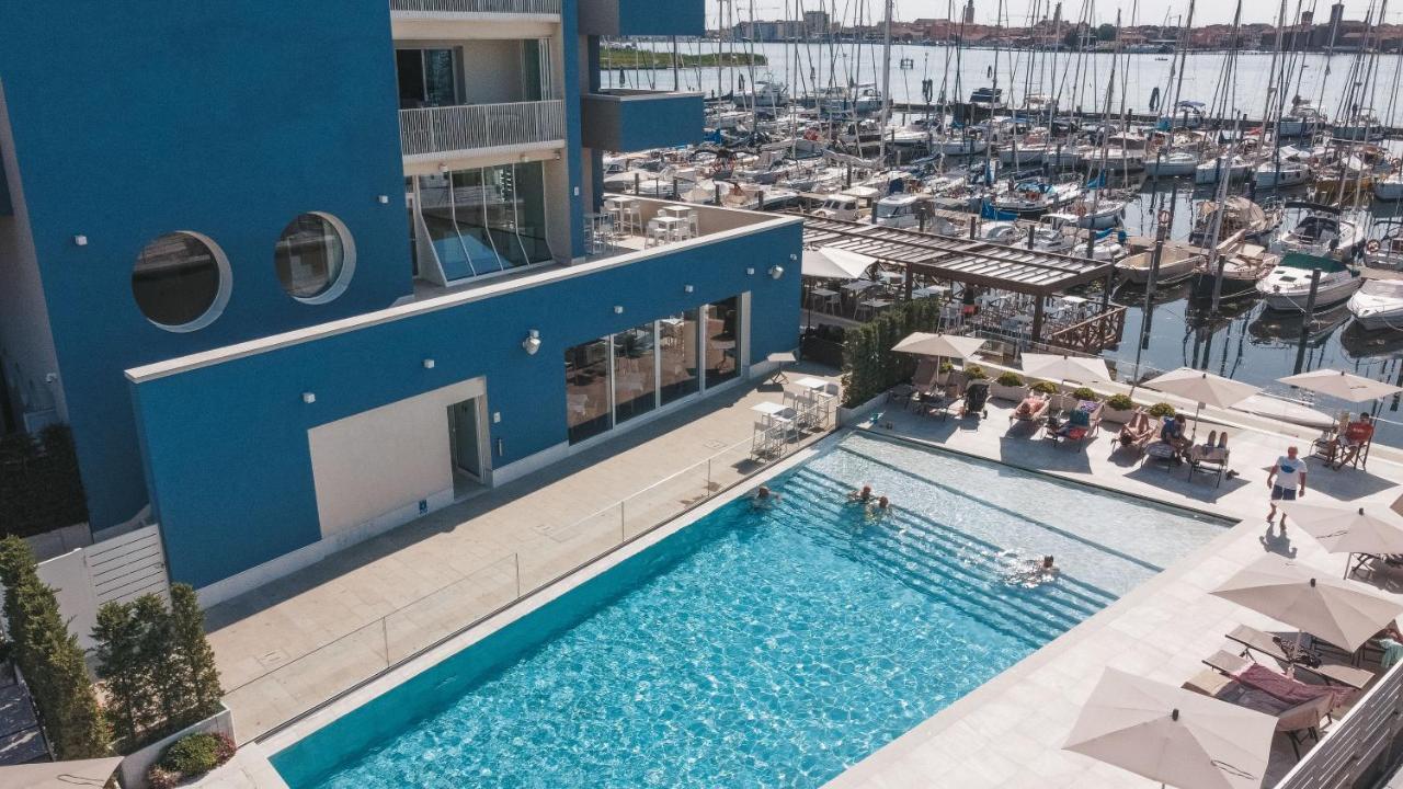 Mosella Suite Hotel Sottomarina Exterior photo