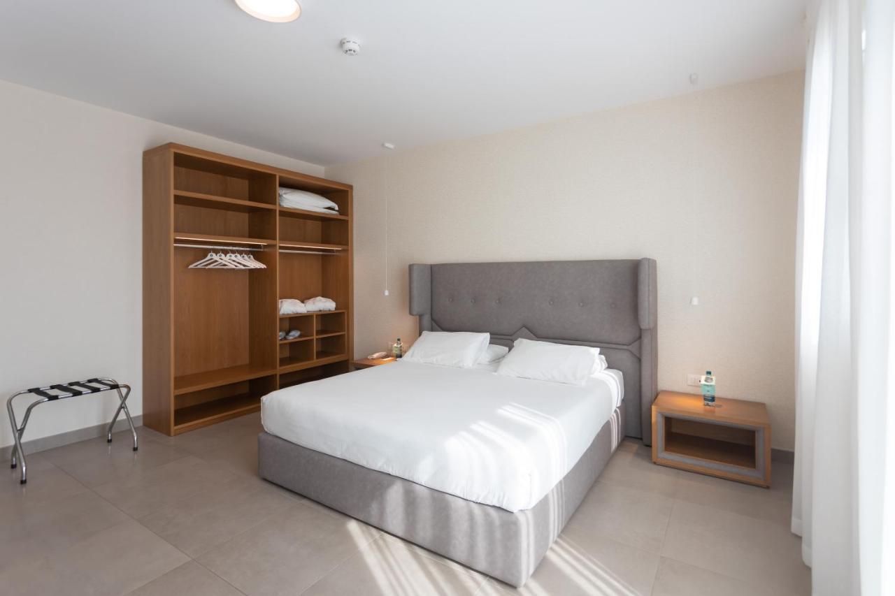 Mosella Suite Hotel Sottomarina Exterior photo