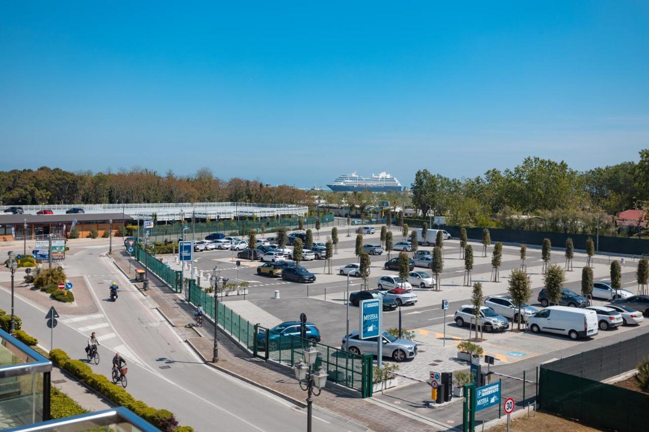 Mosella Suite Hotel Sottomarina Exterior photo