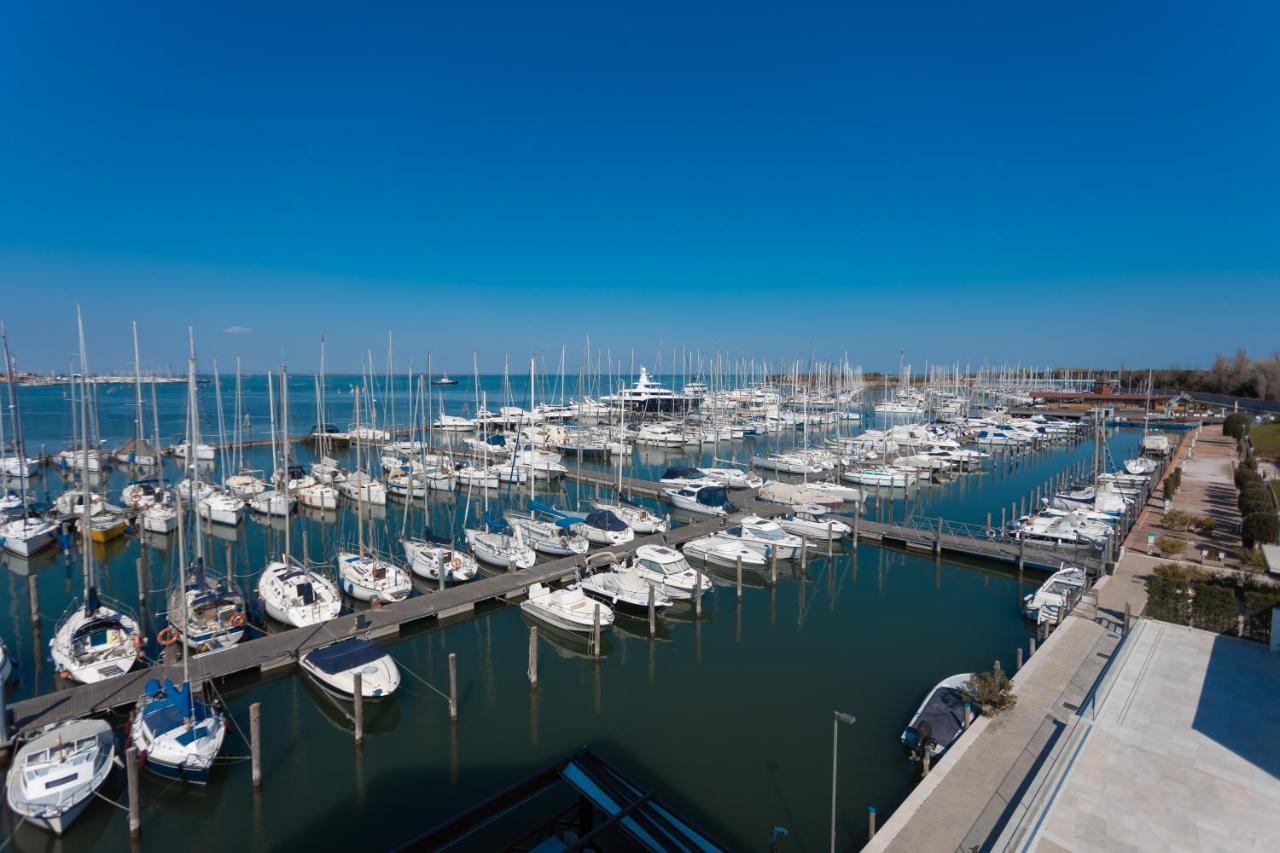 Mosella Suite Hotel Sottomarina Exterior photo