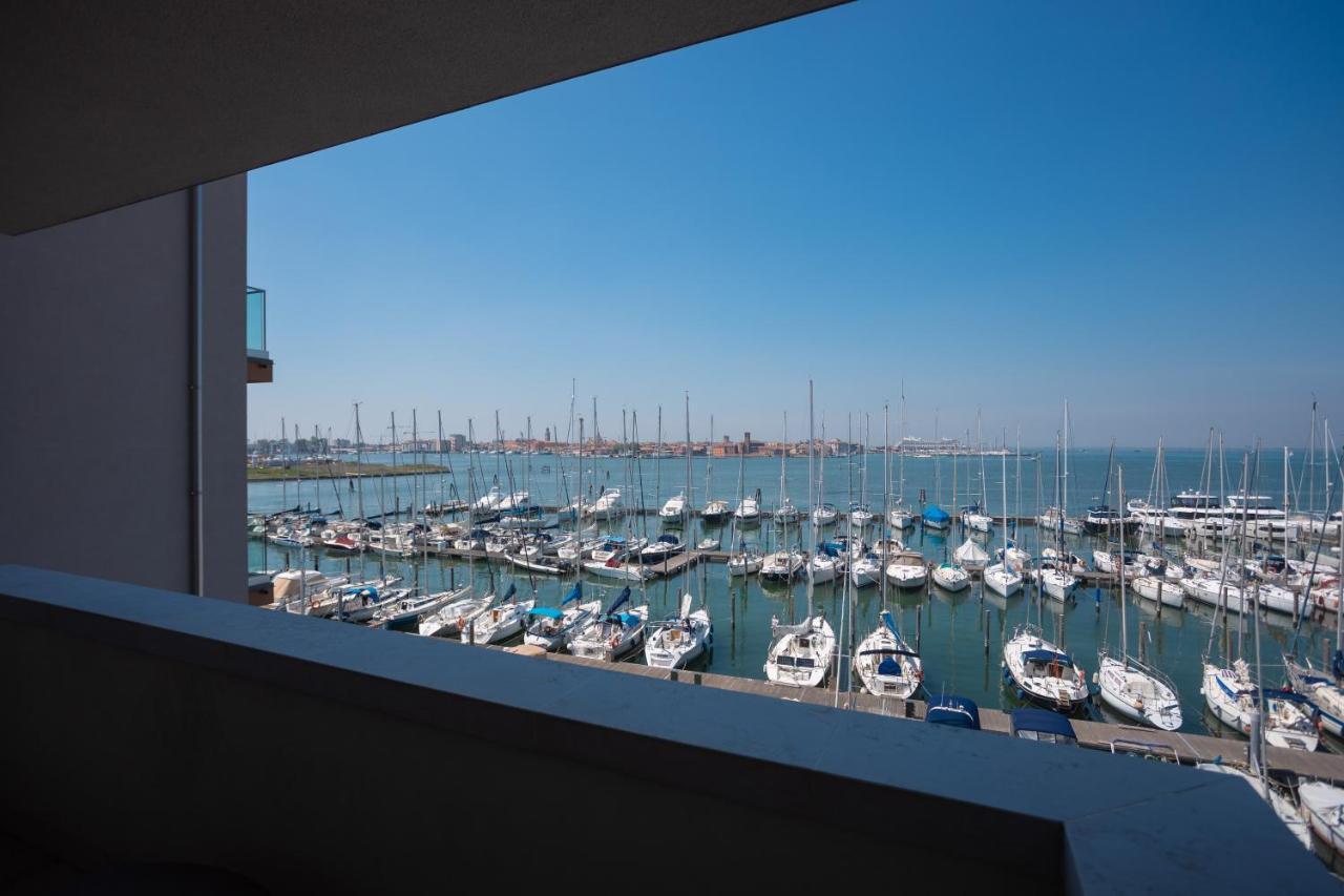 Mosella Suite Hotel Sottomarina Exterior photo