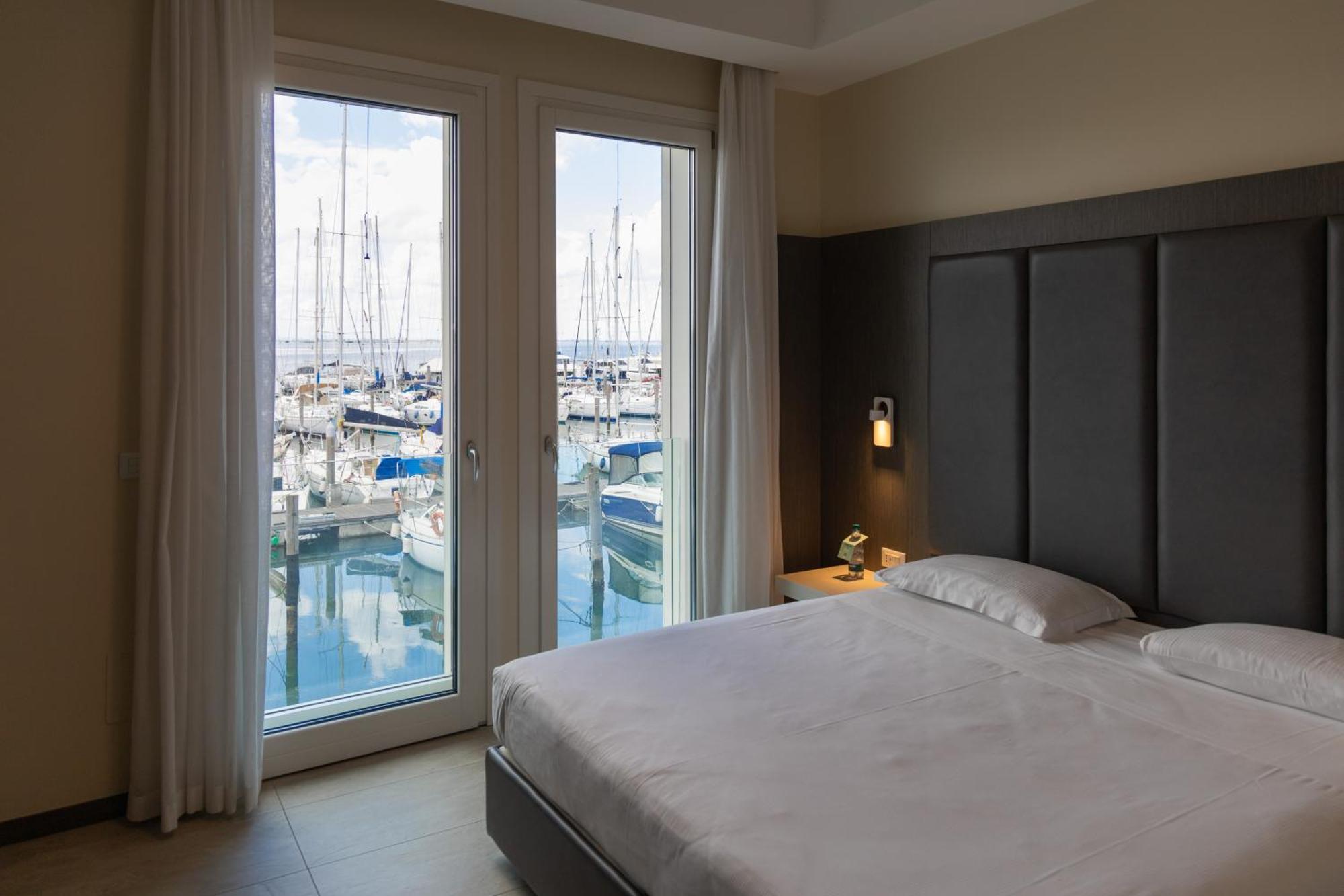 Mosella Suite Hotel Sottomarina Exterior photo