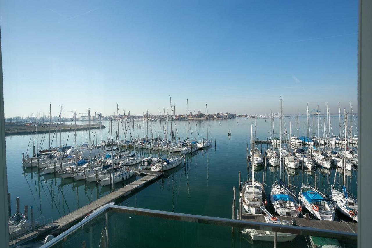 Mosella Suite Hotel Sottomarina Exterior photo