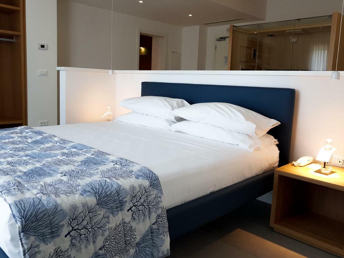 Mosella Suite Hotel Sottomarina Exterior photo